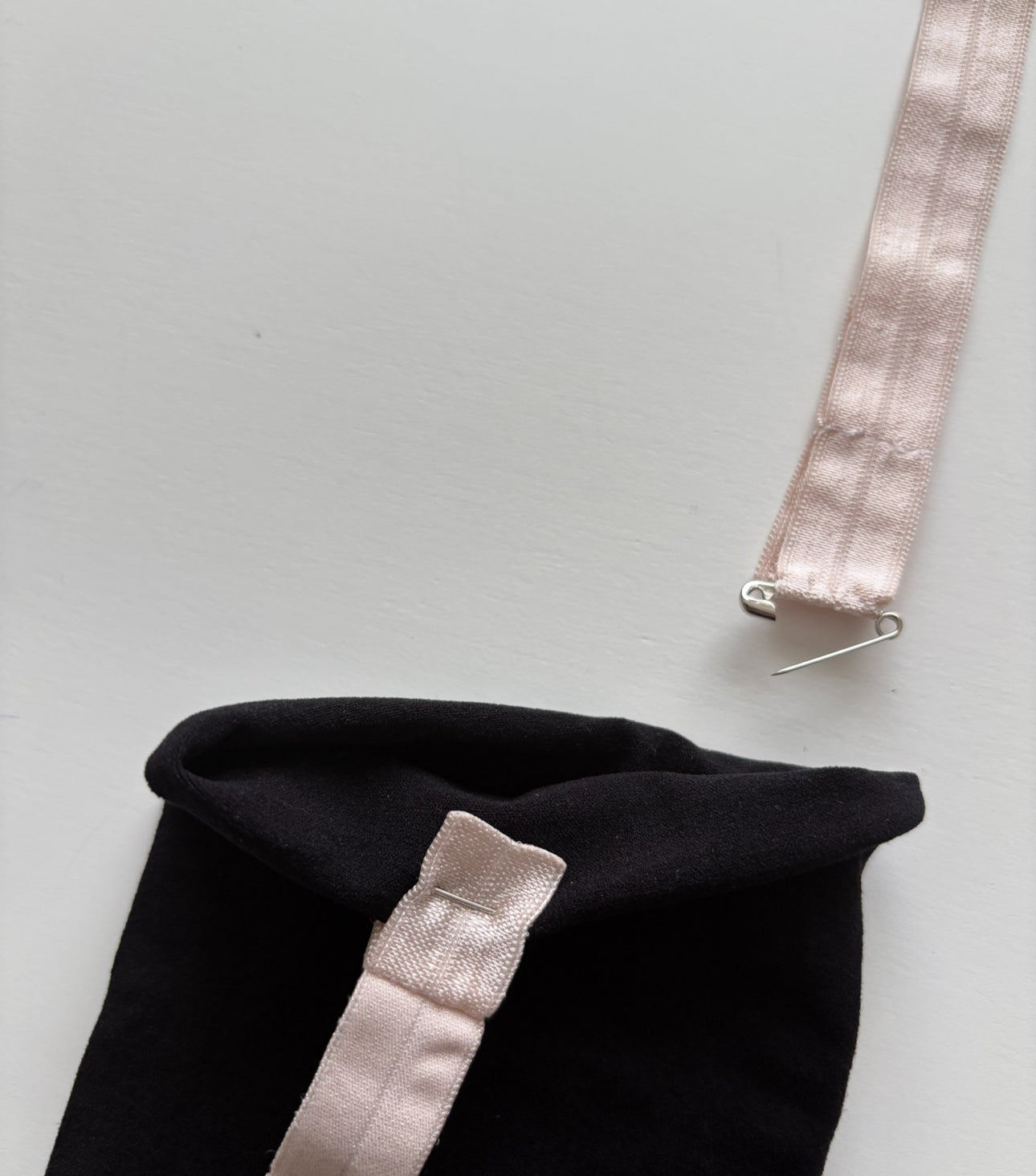 safety pin suspender