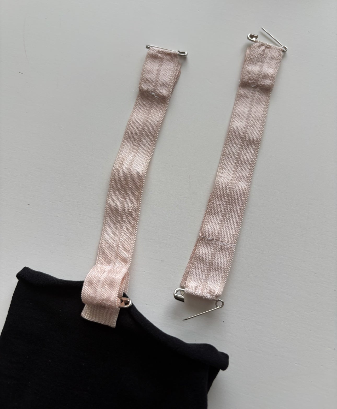 safety pin suspender