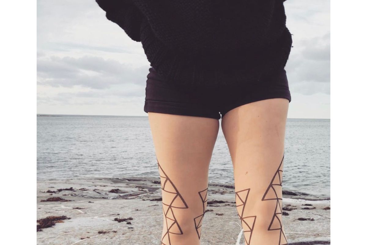 Photo by Ingrid Clara Renhuldt 1800 Hosiery Triangle Tights 30 Den By The Sea