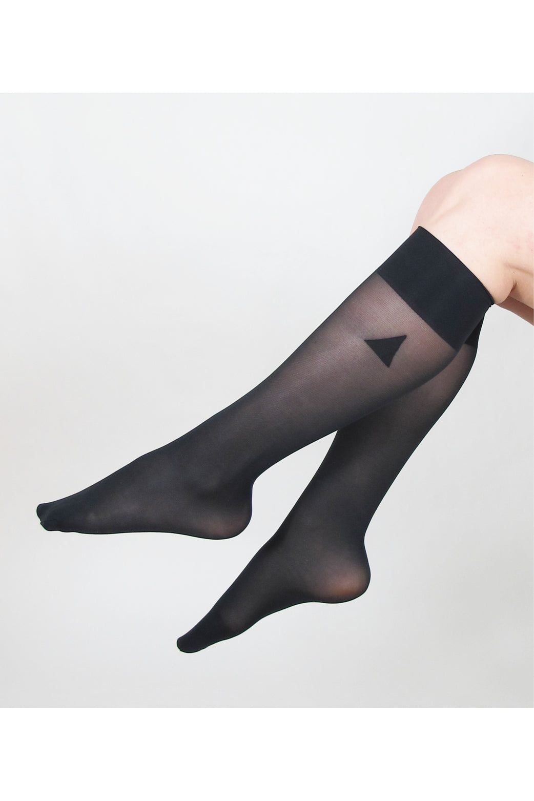 Svarta knästrumpor i biobaserad nylon. Black knee highs in biobased nylon, 40 denier. Bio based nylon from castor plants.