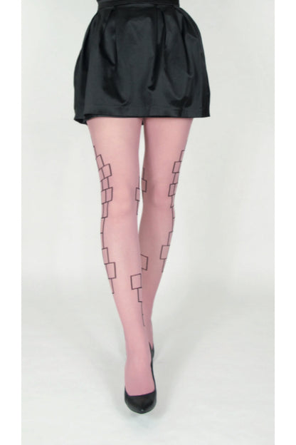 Rosa strumpbyxor i 30 denier. Strumpbyxa med svart geometriskt mönster. Pink pantyhose in 30 denier. Tights with black geometric minimalistic pattern.